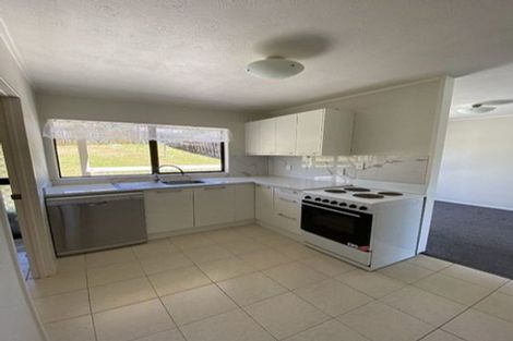 Photo of property in 40 Barbados Drive, Unsworth Heights, Auckland, 0632
