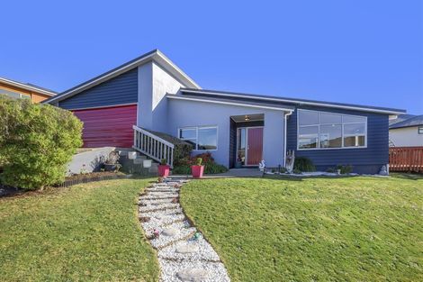 Photo of property in 3 Tararua Close, Aotea, Porirua, 5024