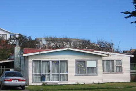 Photo of property in 54 Pratt Avenue, Foxton Beach, Foxton, 4815