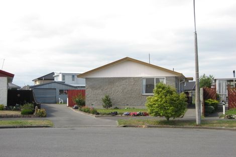 Photo of property in 14 Tamarisk Place, Parklands, Christchurch, 8083