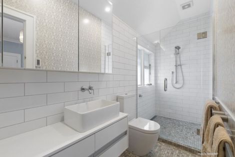 Photo of property in 37 Glen Road, Kelburn, Wellington, 6012