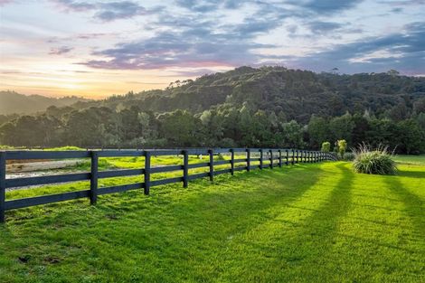 Photo of property in 50 Robert Might Road, Kumeu, 0810