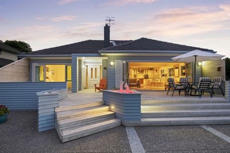 Photo of property in 23 Shelly Beach Parade, Cockle Bay, Auckland, 2014