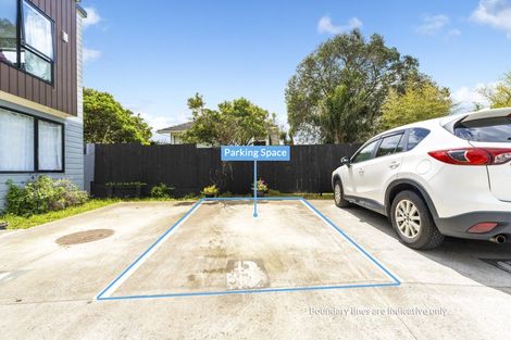 Photo of property in 5b Beach Road, Te Atatu Peninsula, 0610