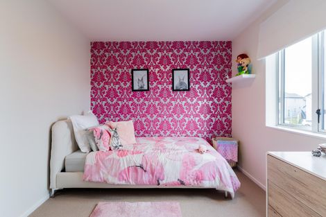 Photo of property in 5 Stitchbird Crescent, Papakura, 2110