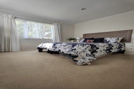 Photo of property in 12 Tyndrum Place, Highland Park, Auckland, 2010