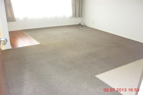 Photo of property in 3/2 Longbill Place, Glendene, Auckland, 0602