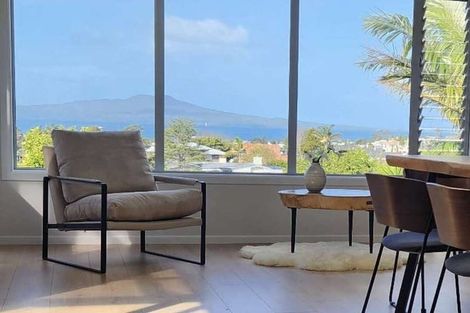 Photo of property in 86 Parr Terrace, Castor Bay, Auckland, 0620