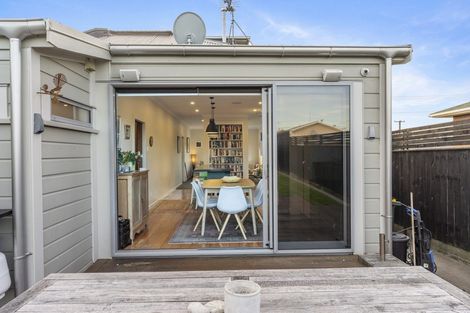 Photo of property in 7 Massey Street, Westown, New Plymouth, 4310