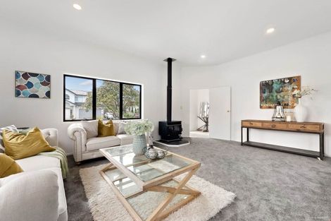 Photo of property in 11 Bob Charles Drive, Golflands, Auckland, 2013