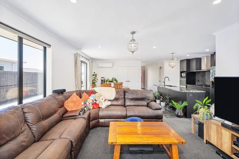 Photo of property in 10 Onerere Drive, Whitianga, 3510