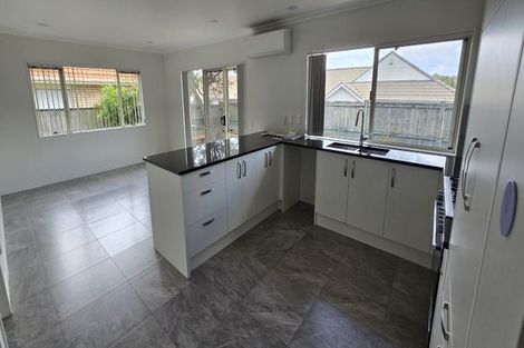 Photo of property in 186 Botany Road, Botany Downs, Auckland, 2010