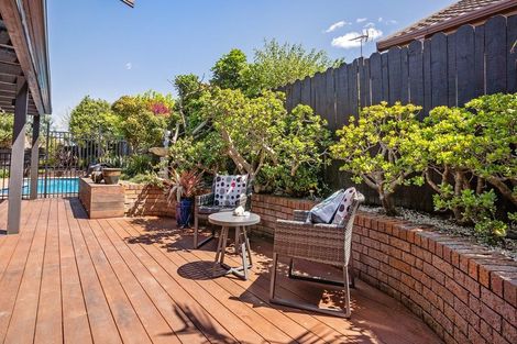 Photo of property in 10 St Simon Place, Botany Downs, Auckland, 2010