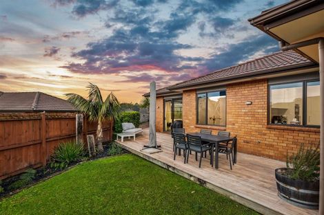 Photo of property in 3 Stow Place, Henderson, Auckland, 0612