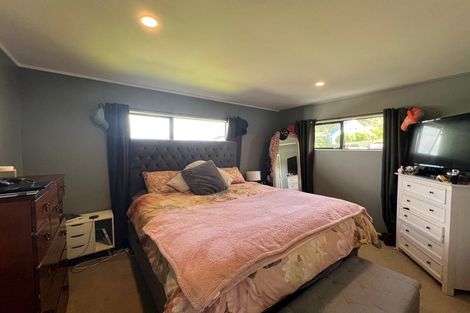 Photo of property in 1/3 Fernlea Rise, Bayview, Auckland, 0629
