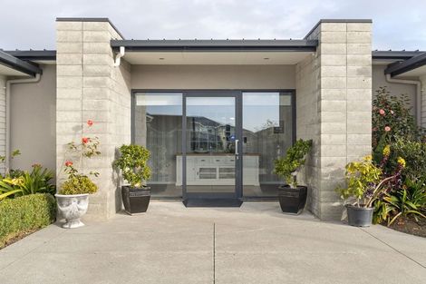 Photo of property in 58 Rodeo Drive, Kelvin Grove, Palmerston North, 4414
