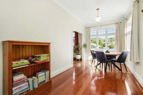 Photo of property in 1d Kereru Bend, Tawa, Wellington, 5028