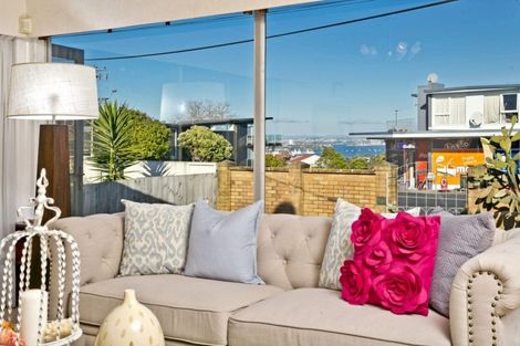 Photo of property in 96 Pupuke Road, Hillcrest, Auckland, 0627