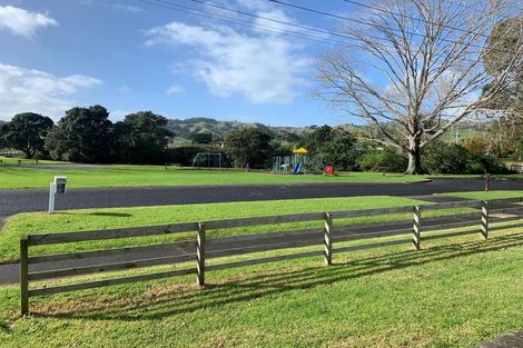 Photo of property in 3 Rautawa Place, Kawakawa Bay, 2585