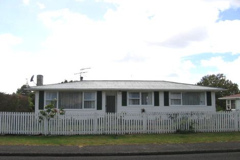 Photo of property in 3 Crocombe Crescent, Beach Haven, Auckland, 0626