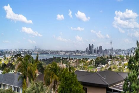 Photo of property in 1/1 Kaihu Street, Northcote, Auckland, 0627