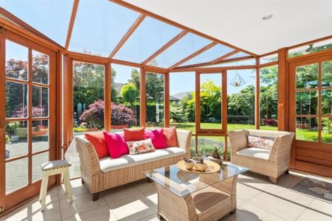 Photo of property in 39 Crofton Road, Harewood, Christchurch, 8051