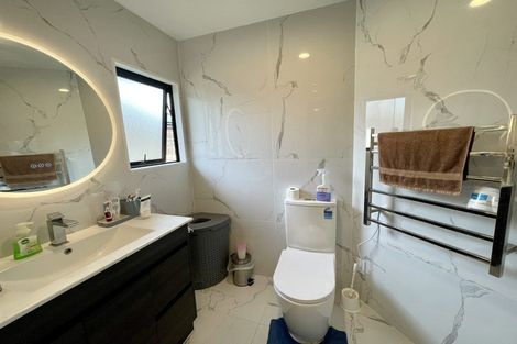 Photo of property in 5 Avonleigh Road, Green Bay, Auckland, 0604