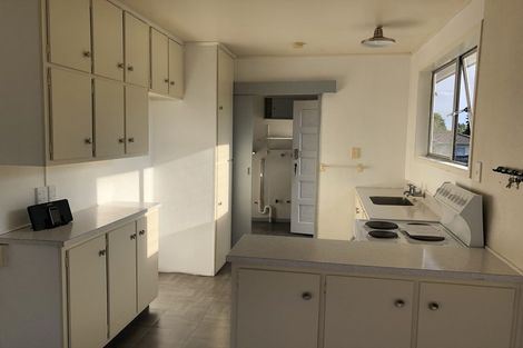 Photo of property in 27 Lisa Rise, Half Moon Bay, Auckland, 2012