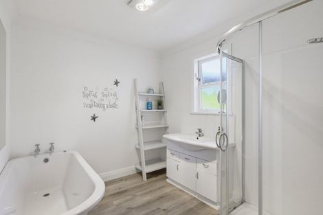 Photo of property in 75 Heights Road, Shannon, Palmerston North, 4474