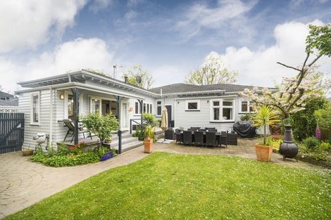 Photo of property in 16 Manapouri Crescent, Hokowhitu, Palmerston North, 4410
