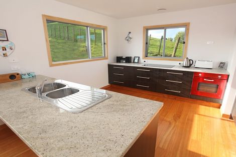 Photo of property in 40 Robertson Street, Raglan, 3225