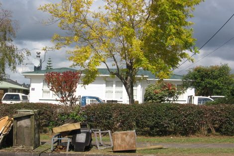 Photo of property in 3 Beaubank Road, Kelston, Auckland, 0602