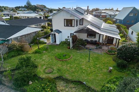 Photo of property in 36 Simcox Street, Otaki Beach, Otaki, 5512
