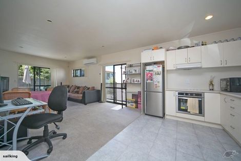 Photo of property in 9 Butia Avenue, Henderson, Auckland, 0612