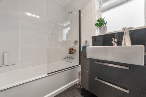 Photo of property in 677 Main South Road, Islington, Christchurch, 8042