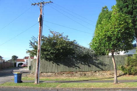 Photo of property in 4/6 Craigbank Avenue, New Lynn, Auckland, 0600