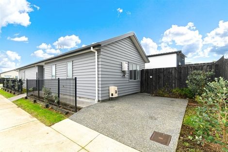 Photo of property in 1 Honour Road, Papakura, 2110