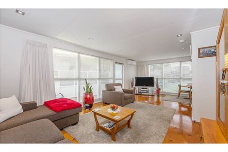 Photo of property in 1/4 Battle Place, Glenfield, Auckland, 0629