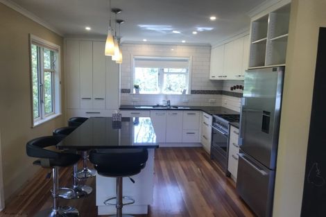 Photo of property in 60 Taylor Terrace, Tawa, Wellington, 5028