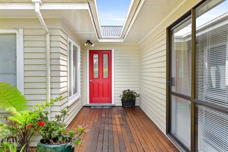 Photo of property in 3 Yeovil Road, Te Atatu Peninsula, Auckland, 0610