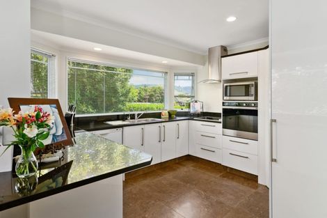 Photo of property in 35 Capricorn Place, Kawaha Point, Rotorua, 3010