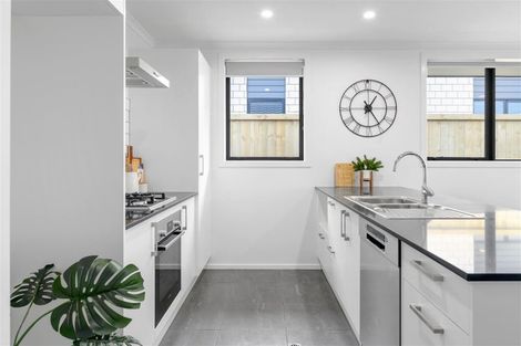 Photo of property in 31 Waruhia Crescent, Rototuna North, 3281