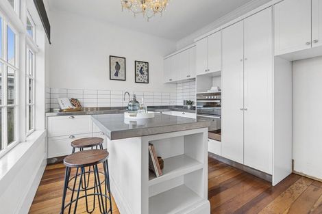 Photo of property in 87 Pendarves Street, New Plymouth, 4310