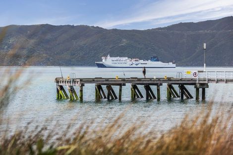 Photo of property in 87 Marine Parade, Seatoun, Wellington, 6022