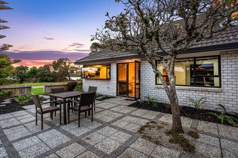 Photo of property in 22 Settlers Grove, Orewa, 0931