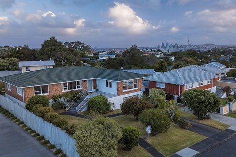 Photo of property in 14 Dudding Avenue, Northcote, Auckland, 0627