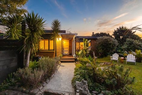 Photo of property in 19 Hillcrest Road, Raumati South, Paraparaumu, 5032