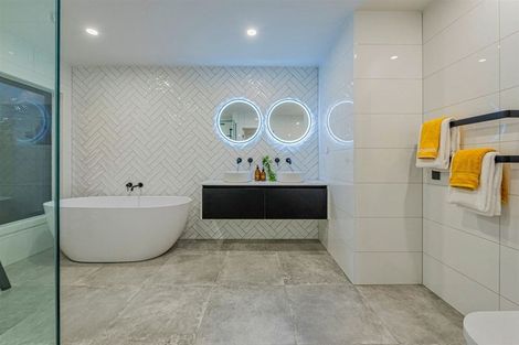 Photo of property in 123 Piha Road, Piha, New Lynn, 0772