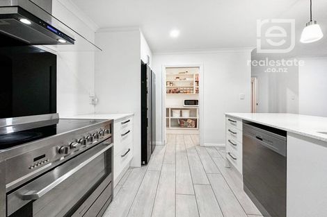 Photo of property in 8 Clonbunny Close, Rolleston, 7614