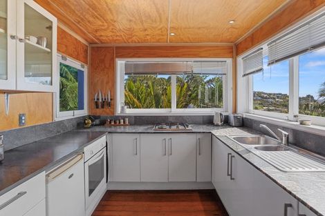Photo of property in 84 Moncks Spur Road, Redcliffs, Christchurch, 8081